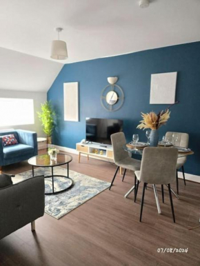 Blue Apartment with Double beds and Free Parking Sleeps 4